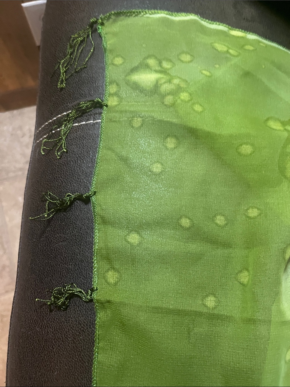 Green fish/sea print art to wear sarong scarf w/hand tied fringe. Beach Summer - Picture 6 of 9